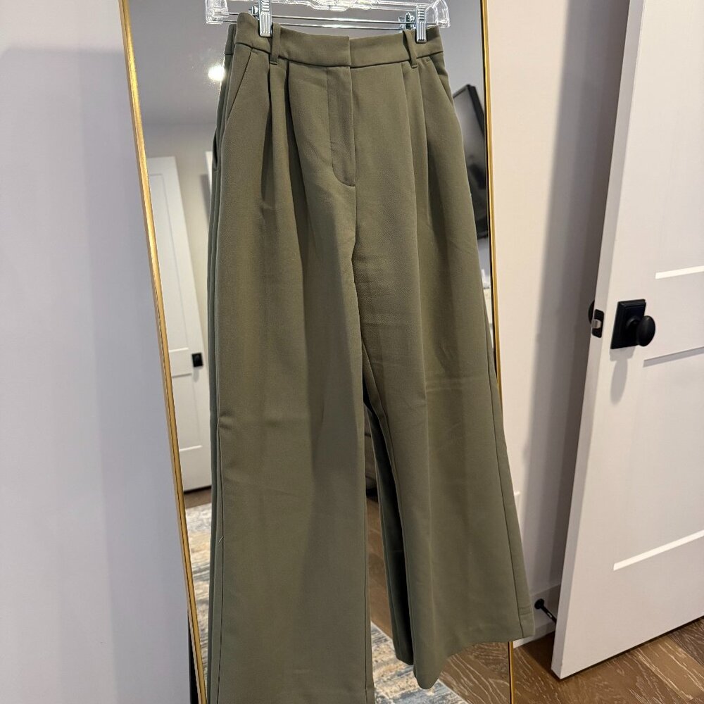 Abercrombie & Fitch Curve Love A&F Sloane Tailored Pant - Short